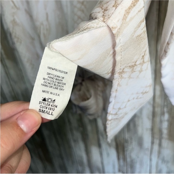 Entro Cream Oversized Snake Print Blouse - Picture 5 of 5